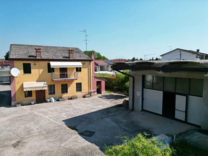 Casa quadrilocale in vendita in Via Baffa, Zimella