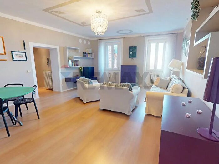 Appartamento con 6 locali in vendita in Via dei Priori, Perugia