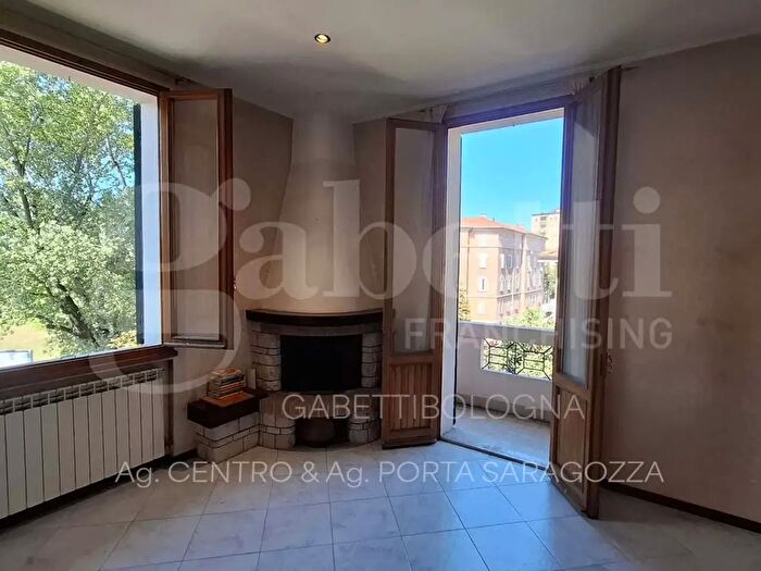 Appartamento quadrilocale in vendita in Via Mondo, Bologna