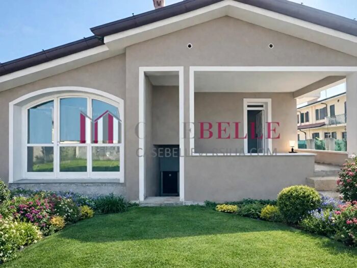 Casa con 5 locali in vendita in Camaiore