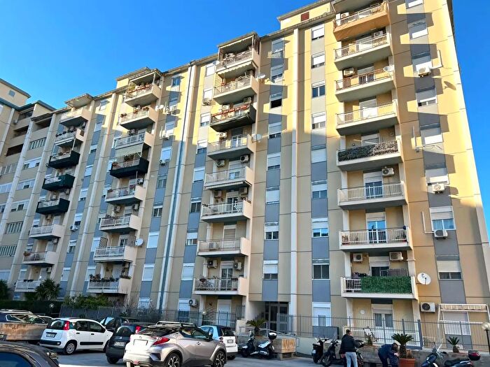 Appartamento quadrilocale in vendita in Via Villa De Gregorio, Palermo