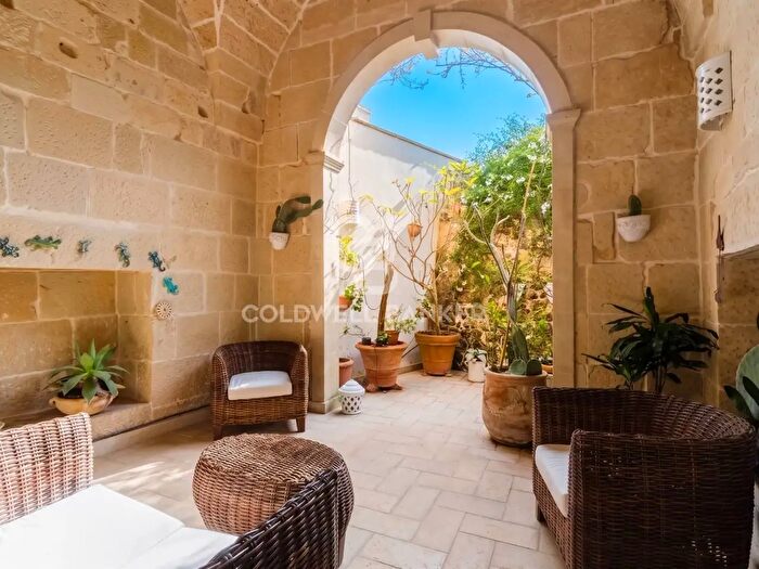 Casa con 5 locali in vendita in Via Dante Alighieri, Melpignano