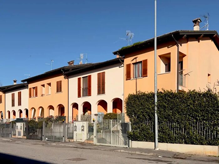 Casa quadrilocale in vendita in Via Padre Pio, Dello