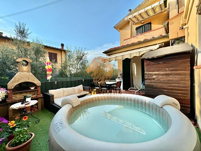 Appartamento quadrilocale in vendita in Via Aldo Moro, Impruneta