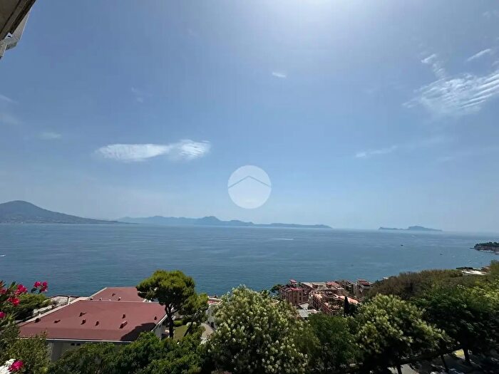 Appartamento trilocale in affitto in Via Francesco Petrarca, Napoli