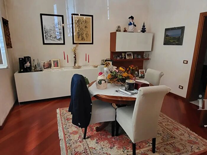 Appartamento quadrilocale in vendita in Via Leonardo Cambini, Livorno