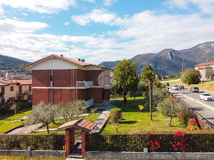 Casa con 6 locali in vendita in Via Costoza, Iseo