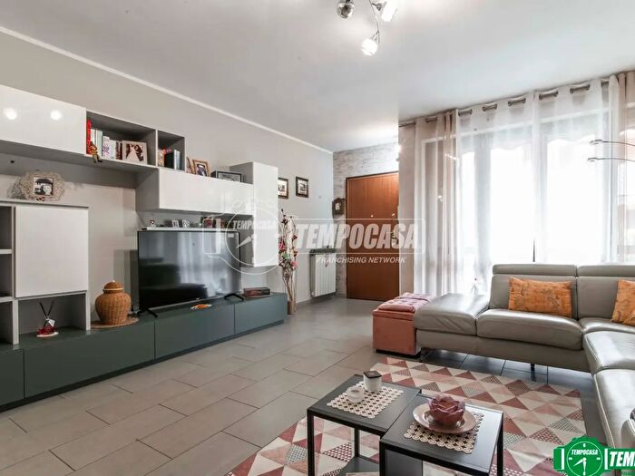 Casa quadrilocale in vendita in Via Montenero, Garbagnate Milanese