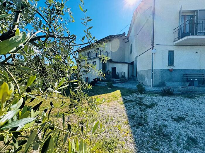 Casa con 19 locali in vendita in Località Voltole, Gualdo Tadino