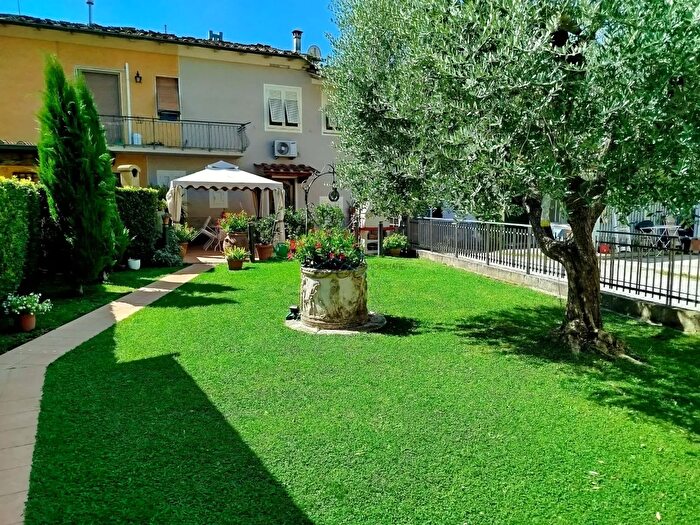 Casa con 5 locali in vendita in Via di Paganico, Capannori