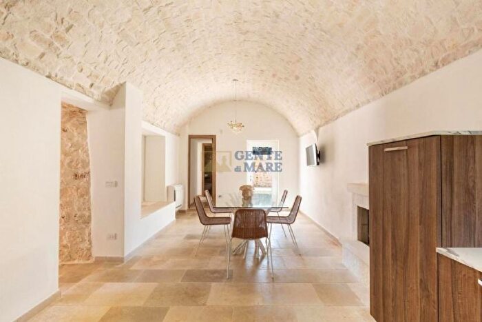 Casa con 10 locali in vendita in Ostuni