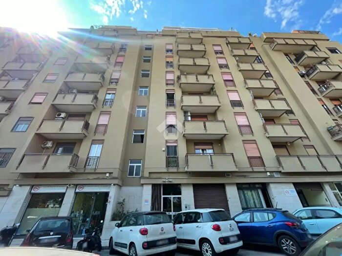 Appartamento trilocale in vendita in Via Francesco Speciale, Palermo