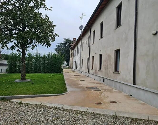 Casa quadrilocale in vendita in Via Selvanesco, Milano