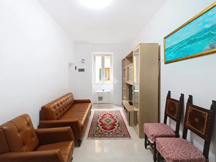 Appartamento con 5 locali in vendita in Via Santa Barbara, Livorno