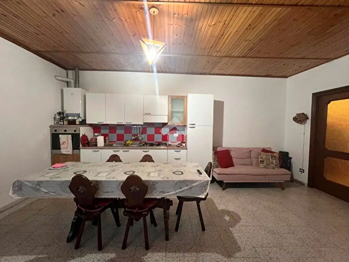 Appartamento trilocale in vendita in Via Legnone, Colico