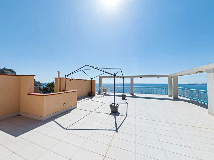 Appartamento con 9 locali in vendita in Via Nazionale, Taormina