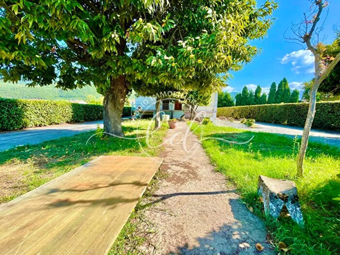 Casa con 8 locali in vendita in Pietrasanta