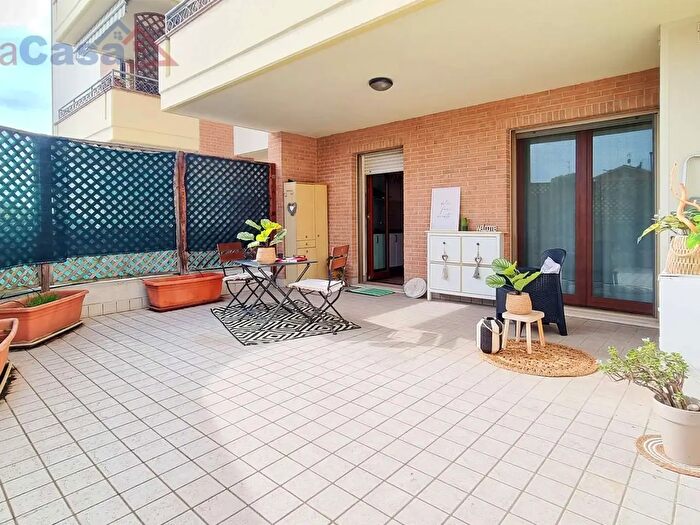 Appartamento trilocale in vendita in Via Bramante a, Osimo