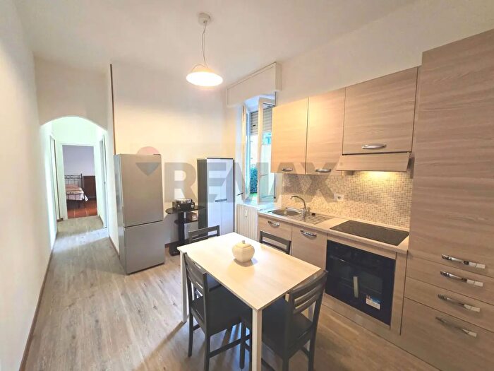 Appartamento quadrilocale in affitto in Via Reinach, Milano