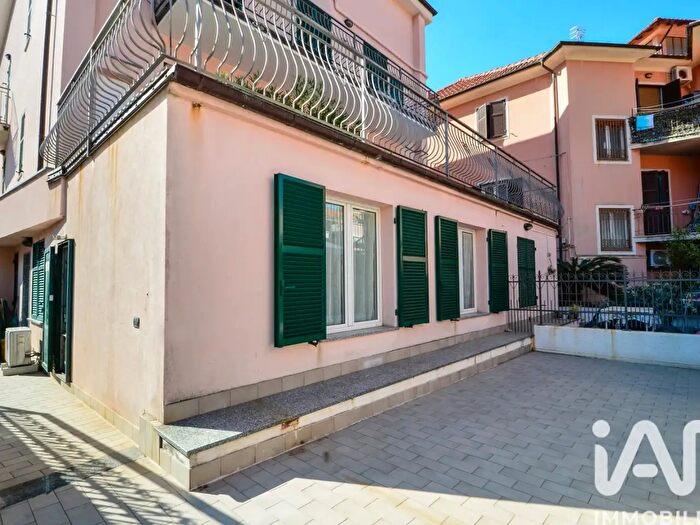 Appartamento trilocale in vendita in Via degli Ulivi, Borgio Verezzi
