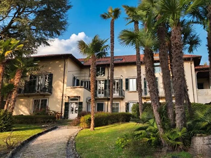 Appartamento trilocale in vendita in Via San Carlo, Capiago Intimiano