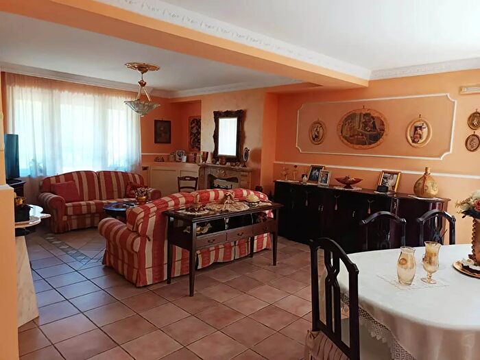 Appartamento con 5 locali in vendita in Baronissi