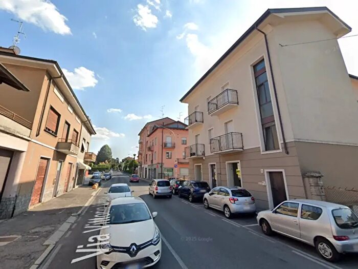 Appartamento trilocale in affitto in Via Vittorio Vergani, Cantu