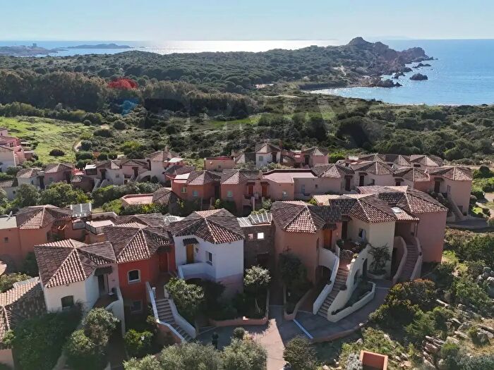 Appartamento trilocale in vendita in Cala Rossa Canneddi, Trinità dAgultu e Vignola