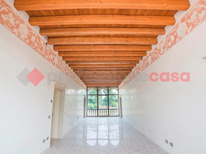 Appartamento con 5 locali in vendita in Via Re di Puglie, Stra