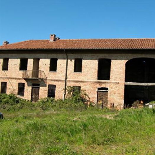 Casa con 6 locali in vendita in Belveglio