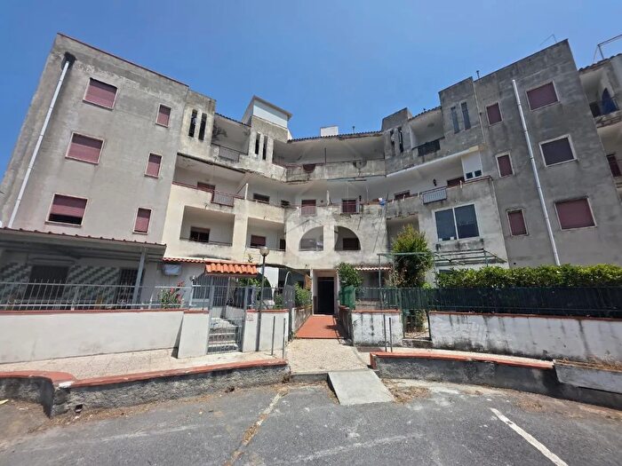 Appartamento trilocale in vendita in Via Piave, Scalea