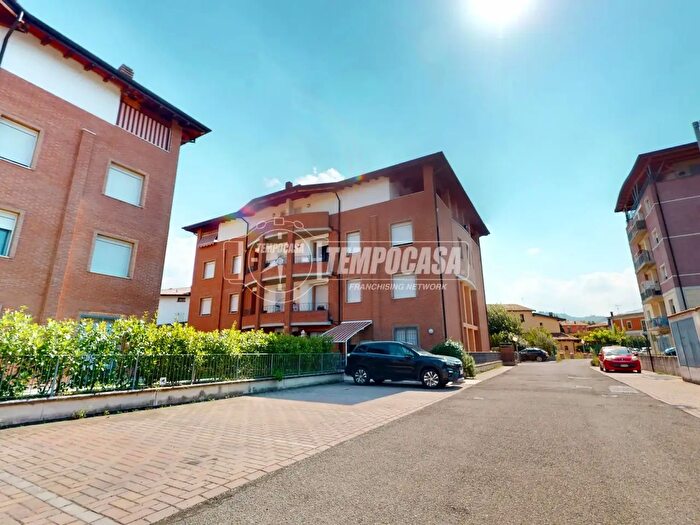 Appartamento trilocale in vendita in Via Vignolese, Marano Sul Panaro