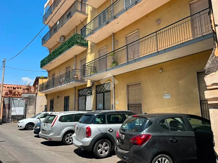 Appartamento quadrilocale in vendita in Via Principe Umberto, Aci Sant'Antonio
