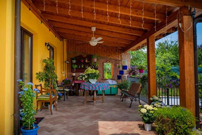 Casa con 15 locali in vendita in Quargnento