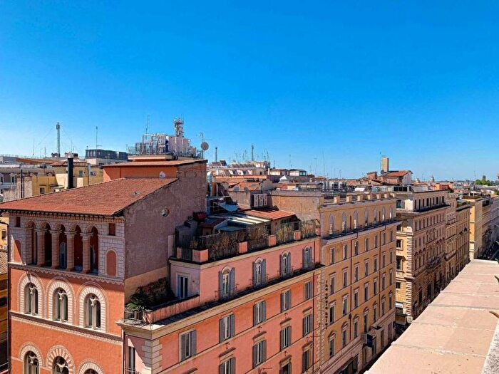 Casa quadrilocale in affitto in Via Nazionale, Monti, Roma
