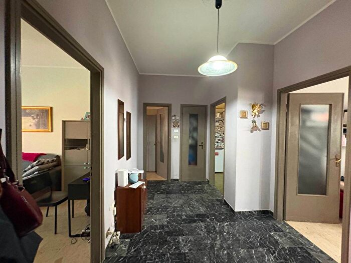 Appartamento trilocale in affitto in Via Rocca de Baldi, Nizza Millefonti, Torino