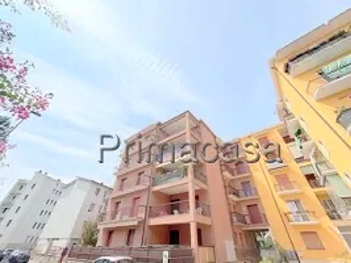 Appartamento trilocale in vendita in Via Cattarinetti, Verona