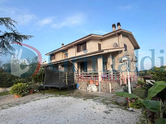 Casa con 5 locali in vendita in Via Orzinuovi, Roma