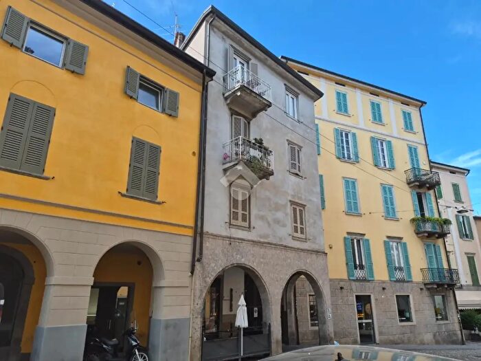 Appartamento trilocale in affitto in Via San Tomaso, Bergamo