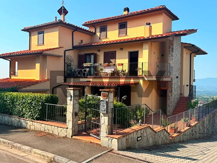 Appartamento con 6 locali in vendita in Via del Morello, Reggello