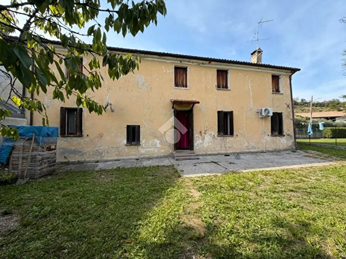 Casa quadrilocale in vendita in Via G Bianchetti, Pederobba