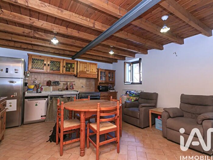 Appartamento con 6 locali in vendita in Via Borlo, Ceranesi