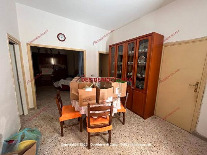 Casa con 6 locali in vendita in Piazza Croce, Campofelice Di Roccella
