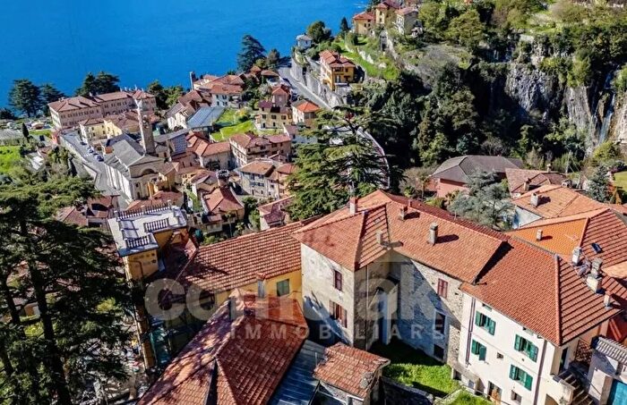 Casa trilocale in vendita in Via al Mulino Moltrasio Moltrasio Borgo Fronte Lago Panoramico Residenziale, Moltrasio
