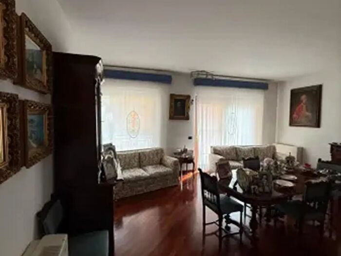 Casa con 5 locali in vendita in Formia