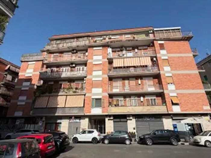 Appartamento trilocale in vendita in Largo San Vincenzo De' Paoli, Roma
