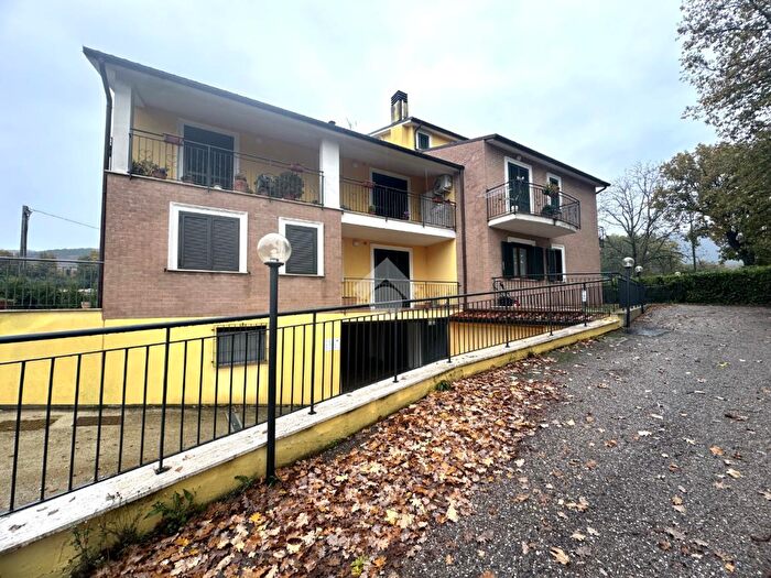 Appartamento trilocale in vendita in Vocabolo Perticara, Massa Martana