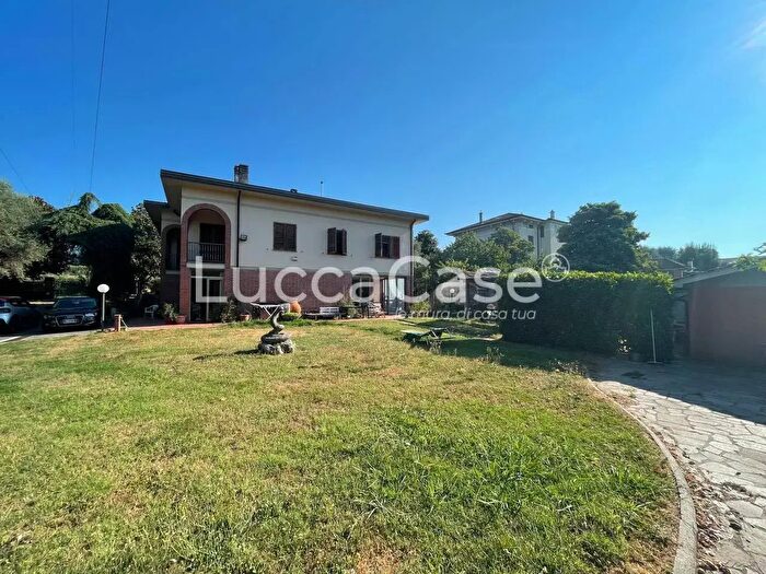 Casa con 15 locali in vendita in a dei Ceccotti, Capannori