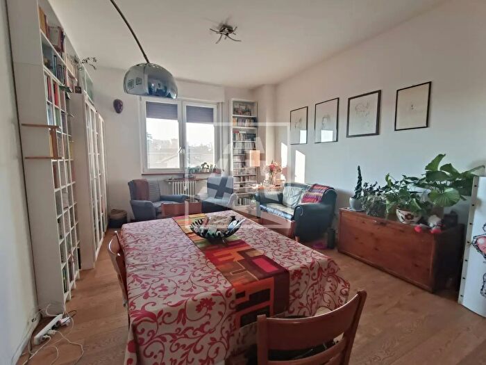 Appartamento trilocale in vendita in Via Leopoldo Nobili, Reggio Emilia