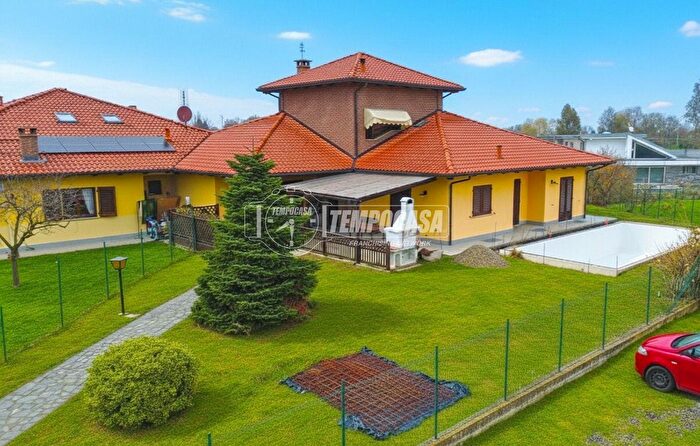 Casa con 9 locali in vendita in Via dei Bandi BadniDilettaParadiso, Rivarossa